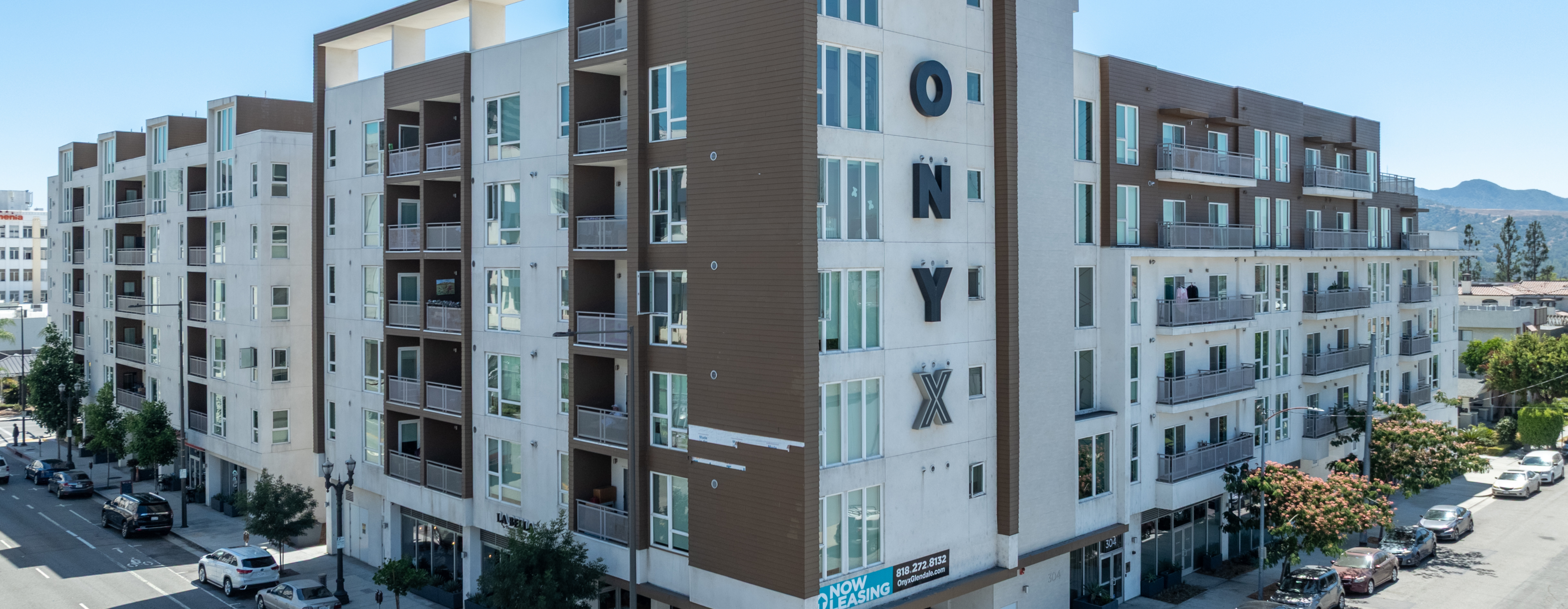Onyx Glendale's Exterior